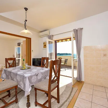Ivka Apartment *