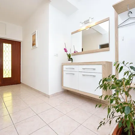 Ivka Apartment *
