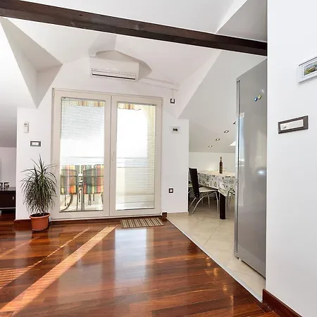 Ivka Apartment *