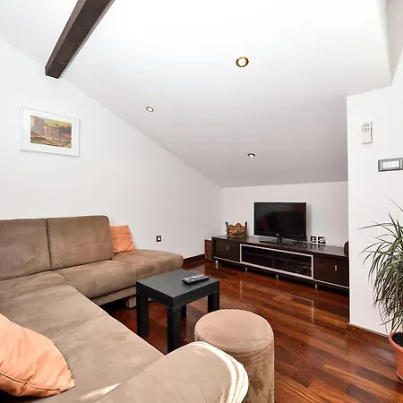 Ivka Apartment *